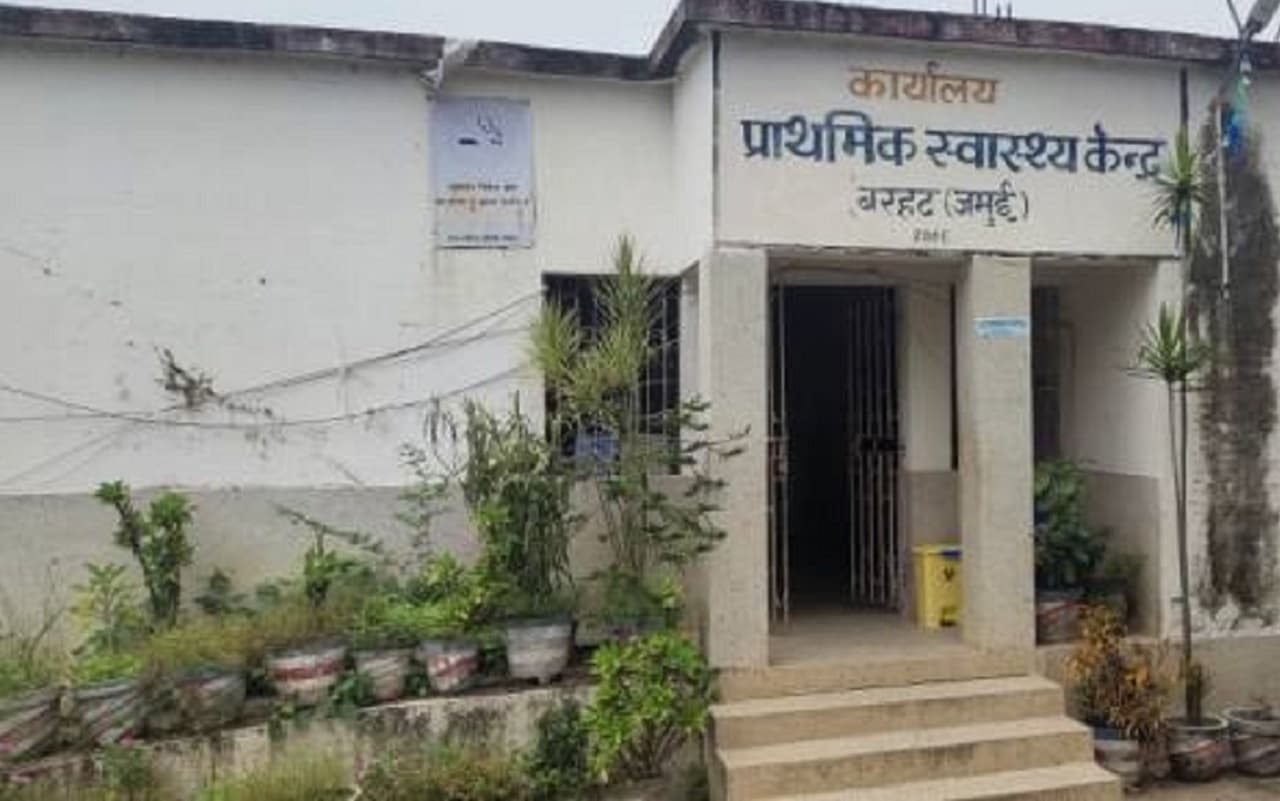 बिहार के 458 एपीएचसी में मेडिकल ऑफिसर नहीं, एक एएनएम के भरोसे 487 प्राथमिक स्वास्थ्य केंद्र