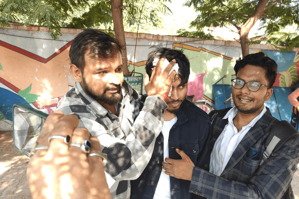 Bihar News: BPSC अभ्यर्थियों पर पुलिस ने किया लाठीचार्ज, एक का सिर फटा, नॉर्मलाइजेशन का कर रहे थे विरोध