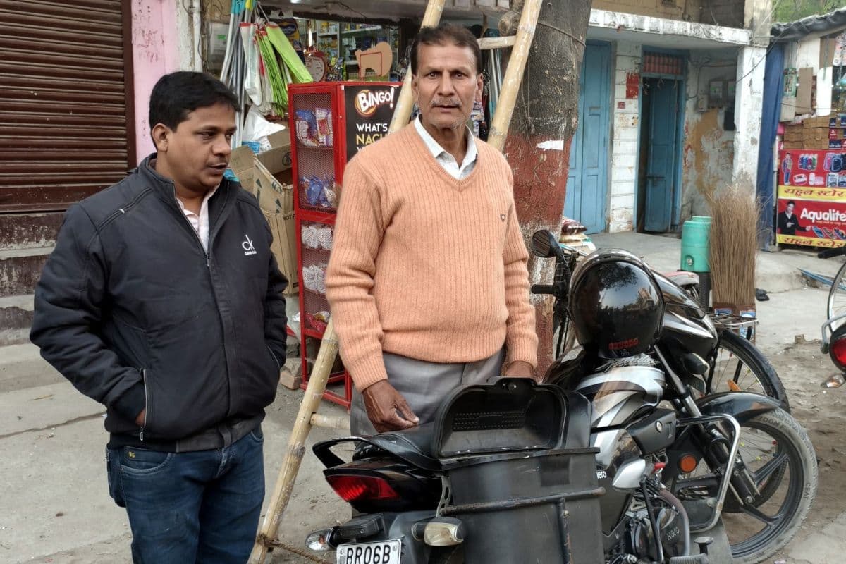 मुजफ्फरपुर में शिक्षक से दिनदहाड़े डेढ़ लाख की लूट, चलती बाइक में ठोकर मारकर बैग उड़ाया