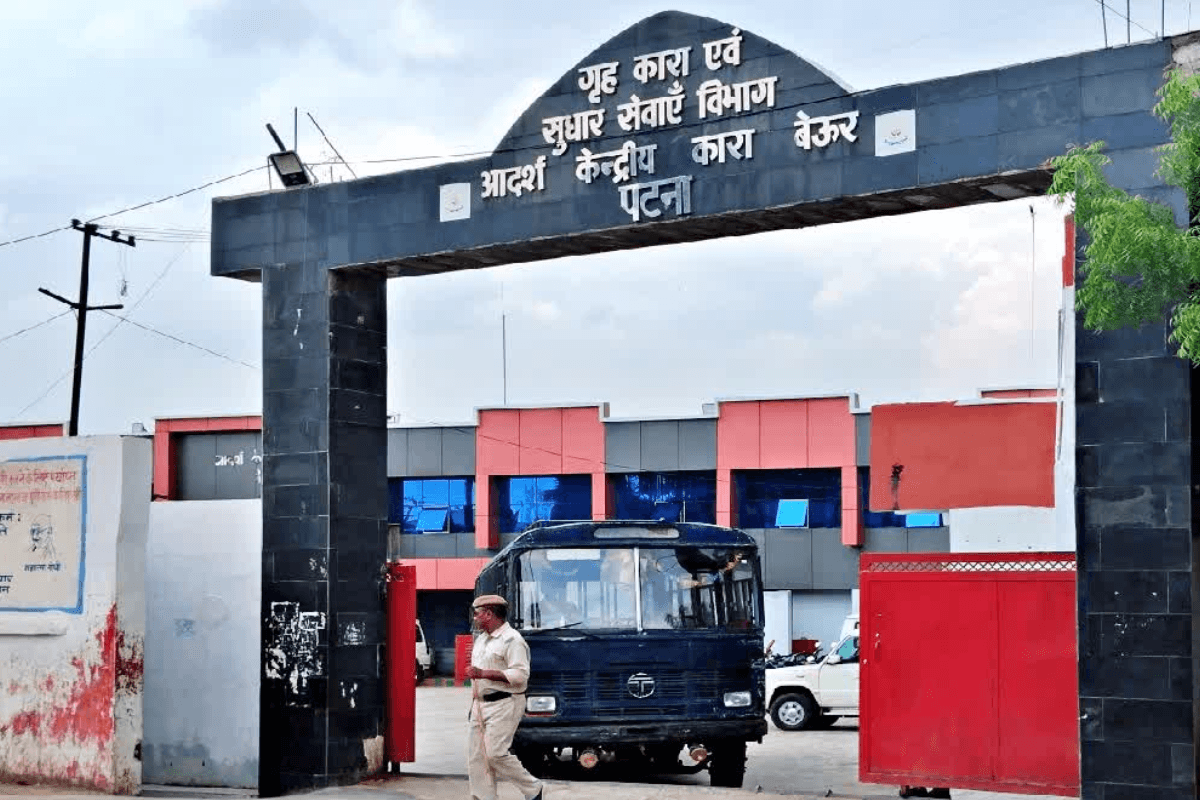 Bihar News: बिहार पुलिस की बड़ी कार्रवाई, पटना के बेऊर जेल में छापेमारी, आपत्तिजनक सामान बरामद