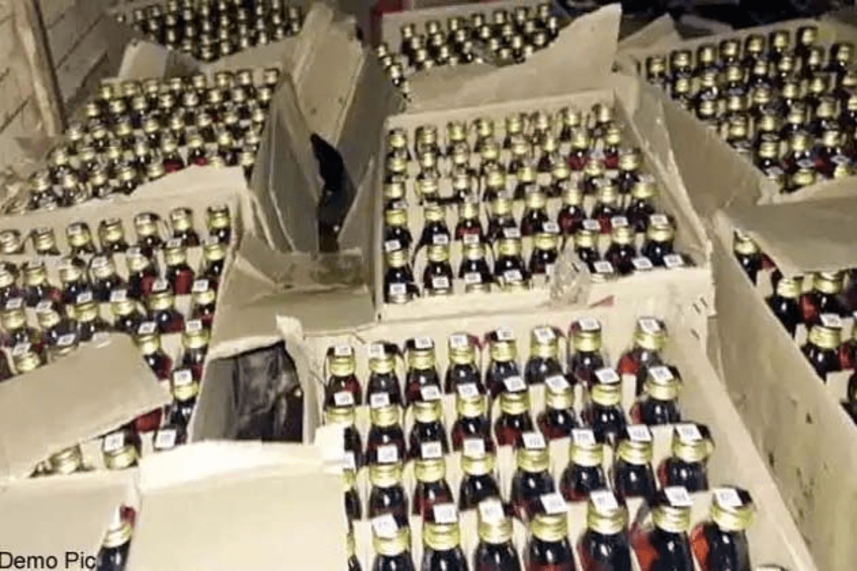 Bihar News: 50 लाख की शराब के साथ तस्कर गिरफ्तार, भूसे की बोरियों के बीच छुपा रखी थी बोतलें