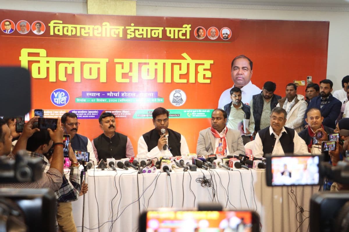 ‘सन ऑफ मिथिला’ संजीव मिश्रा ने थामा VIP का दामन, मुकेश सहनी ने दिलाई सदस्यता