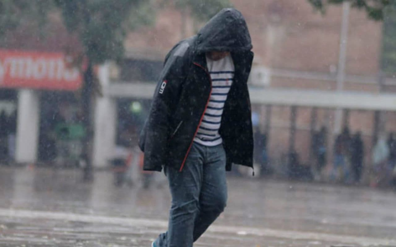 Bihar Weather: बिहार में बदलेगा मौसम का मिजाज, अगले दो दिन होगी बारिश, निकाल लें छाता Bihar Weather: बिहार में बदलेगा मौसम का मिजाज, अगले दो दिन होगी बारिश, निकाल लें छाता