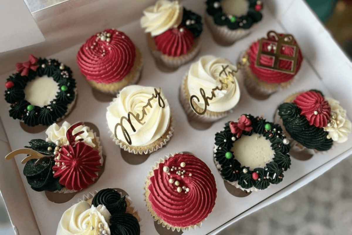 Christmas Cupcake Recipe: इस क्रिसमस घर पर बनाएं स्वादिष्ट कपकेक