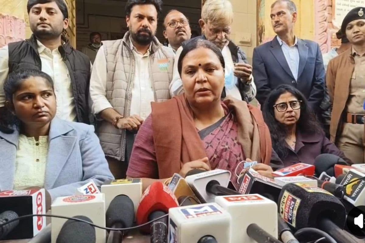 Jharkhand News: झारखंड की दुष्कर्म पीड़िता का हाल जानने गुजरात पहुंचीं मंत्री दीपिका पांडेय सिंह, सौंपा चार लाख का चेक