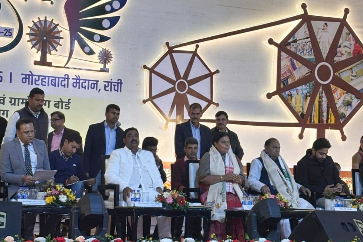 Khadi Mela Ranchi 2024: मंत्री दीपिका पांडेय सिंह ने खादी मेले का किया उद्घाटन, रांची में लगे हैं 500 से अधिक स्टॉल