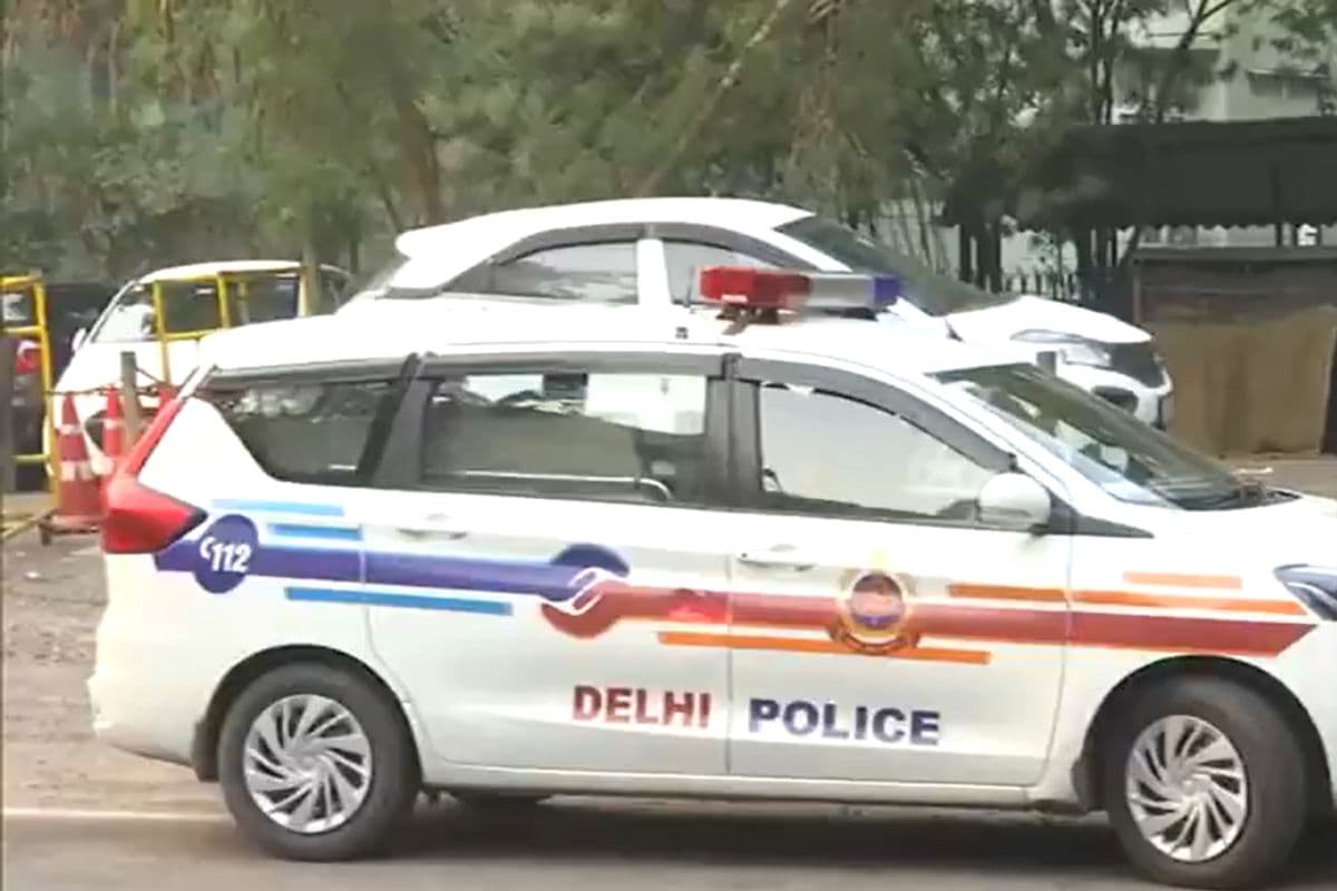 Delhi Schools Bomb Threats: दिल्ली के 40 से अधिक स्कूलों को बम से उड़ाने की धमकी, 30000 डॉलर की रखी मांग, देखें VIDEO
