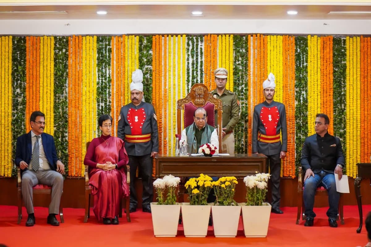 Delhi Cabinet Expansion: सीएम आतिशी ने किया कैबिनेट का विस्तार, रघुविंदर शोकीन बने मंत्री, दिल्ली एलजी ने दिलाई शपथ