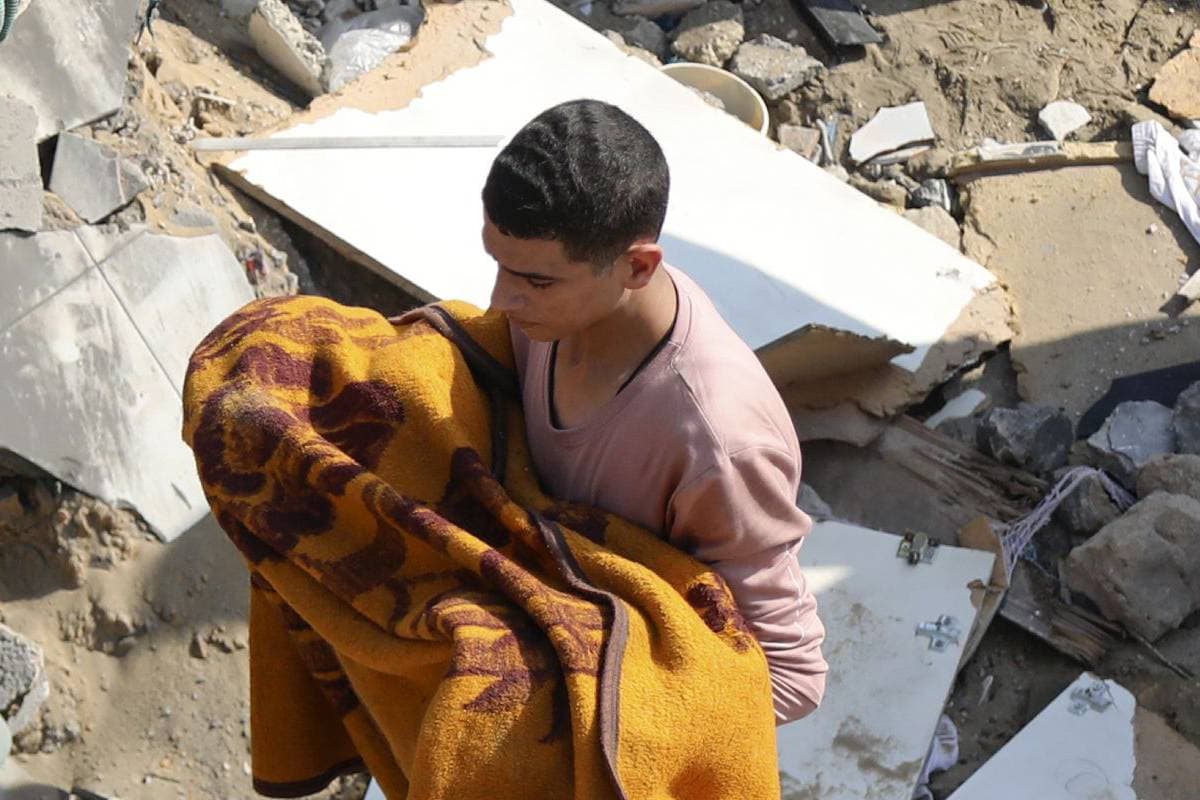 8 लोगों में 4 कंबल, टेंट में सोते थे, बेटे का सिर बर्फ की तरह ठंडा हुआ, मौत