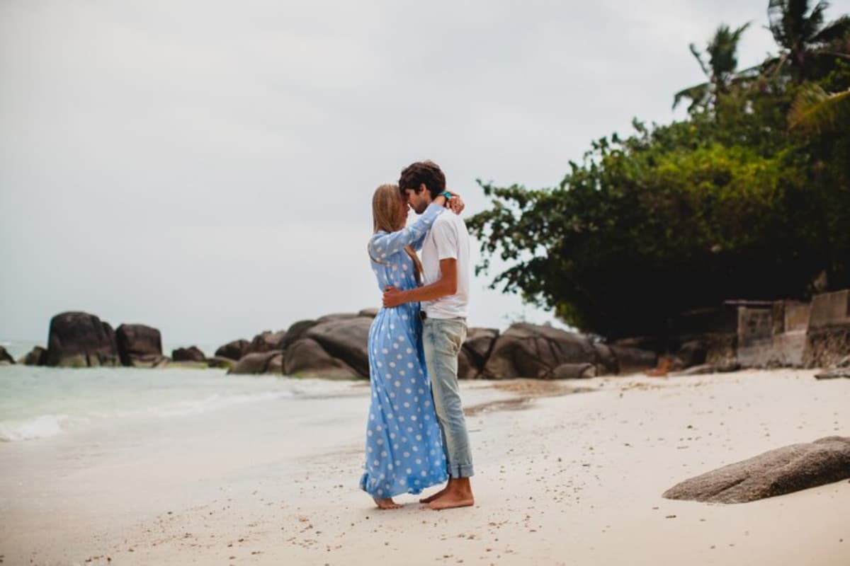Honeymoon Destinations: रोमांटिक हनीमून के लिए भारत की इन 5 जगहों की करें सैर, हसीं वादियों में जीवन का लें आनंद