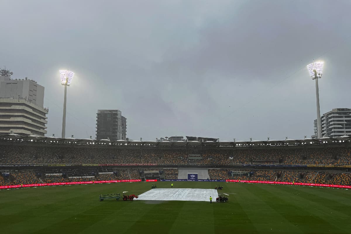 IND vs AUS, Weather Forecast: बारिश में धुल जाएगा गाबा टेस्ट? वर्षा का अनुमान 90 प्रतिशत