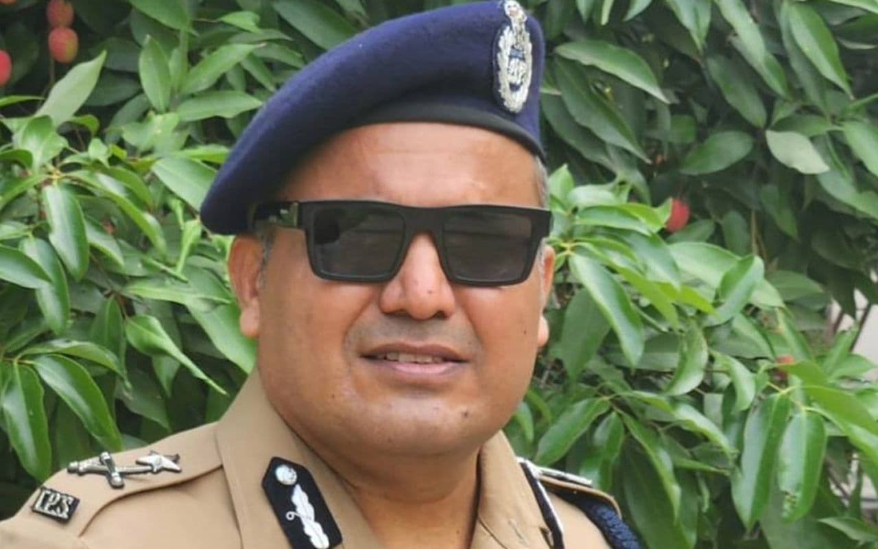 IPS Shivdeep Lande: 89 दिन बाद भी शिवदीप लांडे का इस्तीफा नहीं हुआ स्वीकार, जानें कब तक करना होगा इंतजार IPS Shivdeep Lande: 89 दिन बाद भी शिवदीप लांडे का इस्तीफा नहीं हुआ स्वीकार, जानें कब तक करना होगा इंतजार