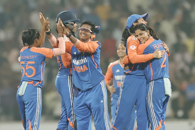 INDW vs WIW: राधा यादव के तूफान में उड़ा वेस्टइंडीज, मंधाना और ऋचा के पचासे से जीता भारत