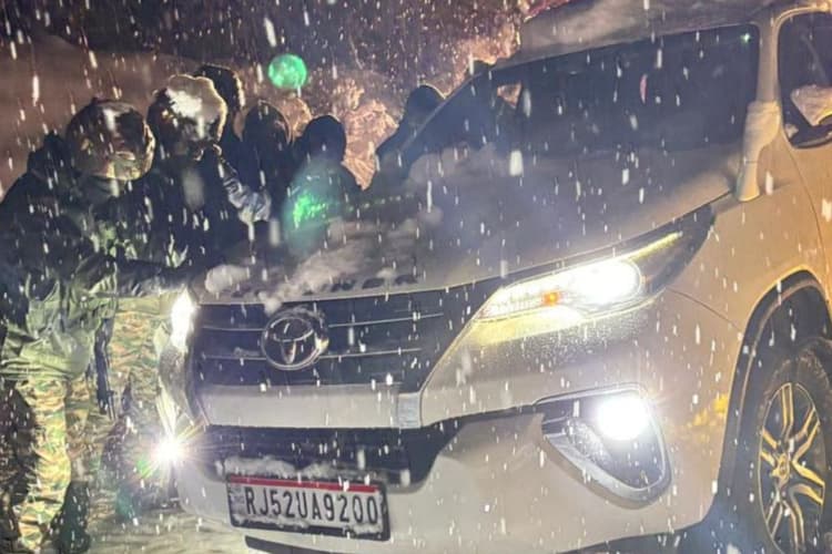 गुलमर्ग में फंसे 68 पर्यटकों का भारतीय सेना ने किया रेस्क्यू