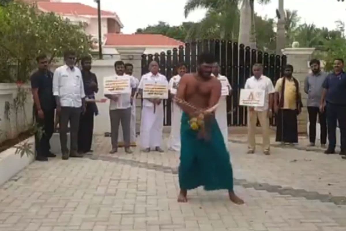 तमिलनाडु बीजेपी अध्यक्ष अन्नामलाई ने खुद को कोड़े से पीटा, देखें वीडियो