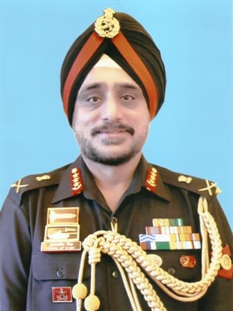 Defense: बदलते सुरक्षा माहौल में सशस्त्र बलों को सशक्त बनाने की जरूरत