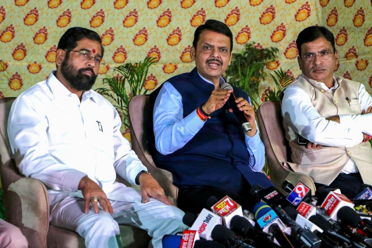 Maharashtra Portfolio Allocation: सीएम फडणवीस को गृह मंत्रालय, अजित को वित्त, देखें शिंदे को क्या मिला