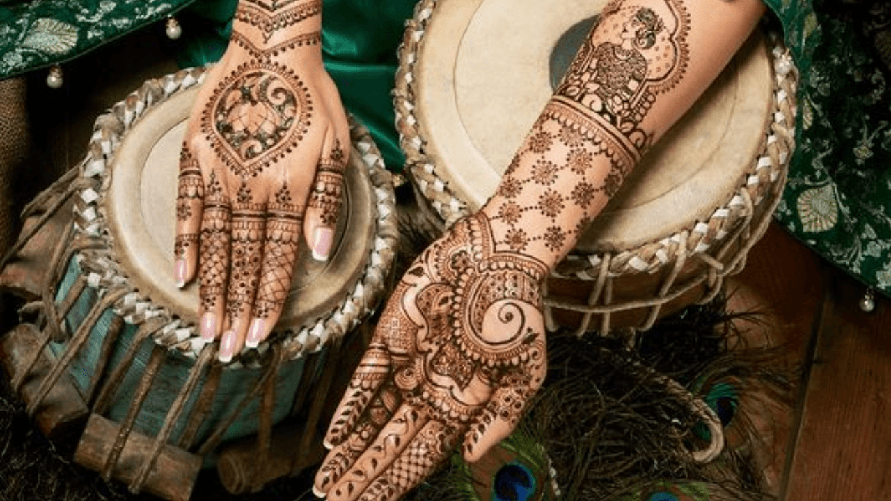 New Year Mehndi Design 2025: न्यू ईयर के खास मौके पर ट्राई कर सकते है मेहंदी के ये लेटेस्ट डीजाइन