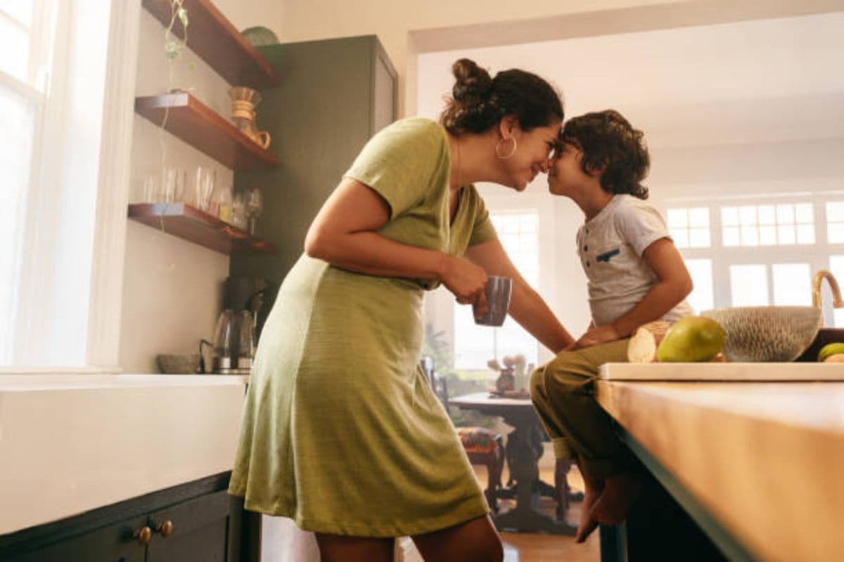 Mother Child Bond: हर बेटे को सीखनी चाहिए मां से ये गुण, जीवन में कभी नहीं मिलेगी निराशा