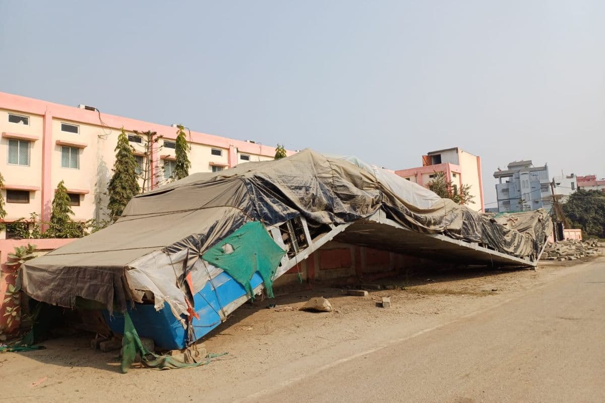 Muzaffarpur News: जंक्शन पर एस्केलेटर-लिफ्ट हटाए जाने से यात्रियों को हो रही परेशानी, दिव्यांगों के लिए प्लेटफॉर्म तक पहुंचना मुश्किल