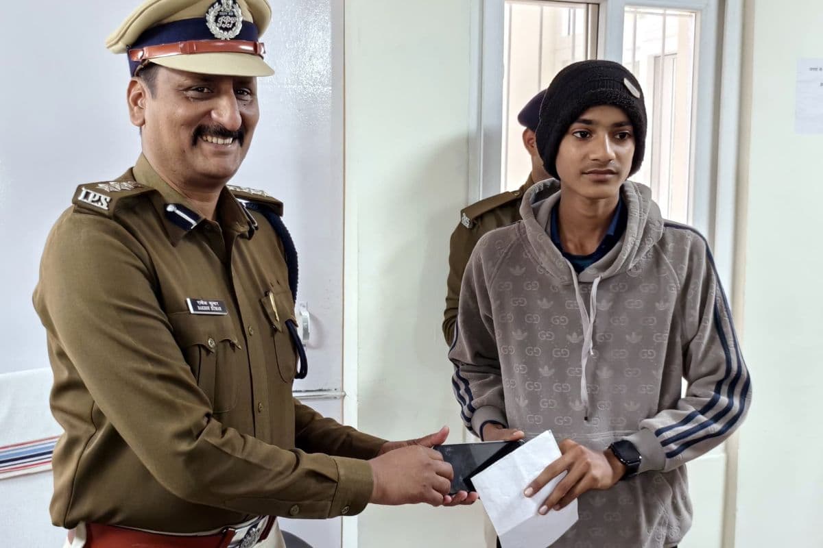 मुजफ्फरपुर में ऑपरेशन मुस्कान ने लौटाए 50 खोए मोबाइल फोन, पुलिस ने पब्लिक से की एक खास अपील