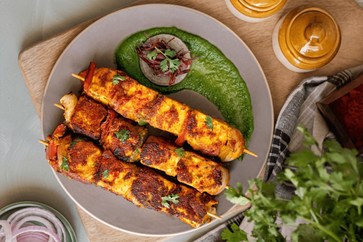 Christmas Appetizers: अपने हॉलिडे पार्टी के लिए बनाएं ये टेस्टी स्टार्टर-चीज गार्लिक ब्रेड बाइट्स,  हनी चिली पोटैटो, पनीर टिक्का बाइट्स