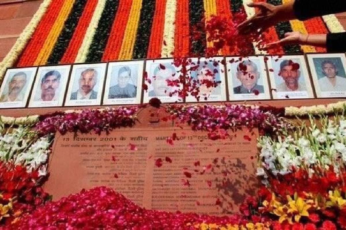 Parliament Attack : 5 आतंकवादी और 42 मिनट तक संसद परिसर में तांडव