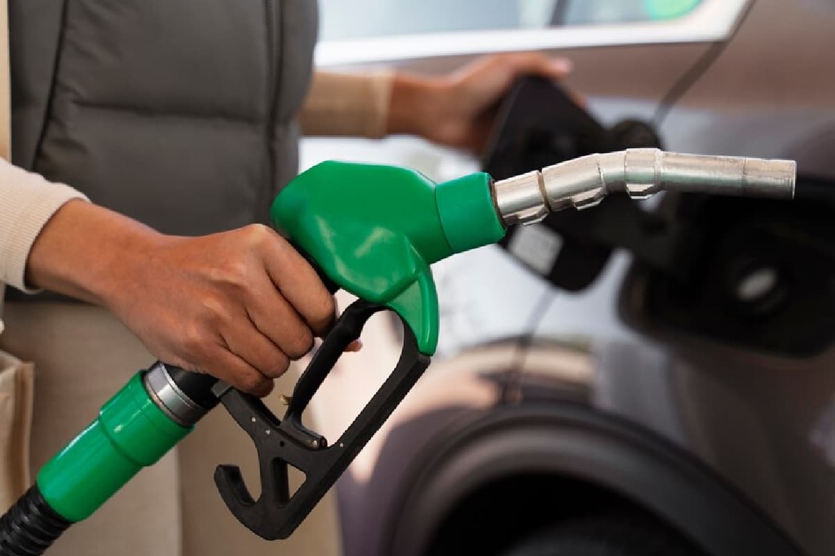 Petrol-Diesel Price: बजट से पहले पेट्रोल-डीजल पर राहत जारी, जानें आज का रेट