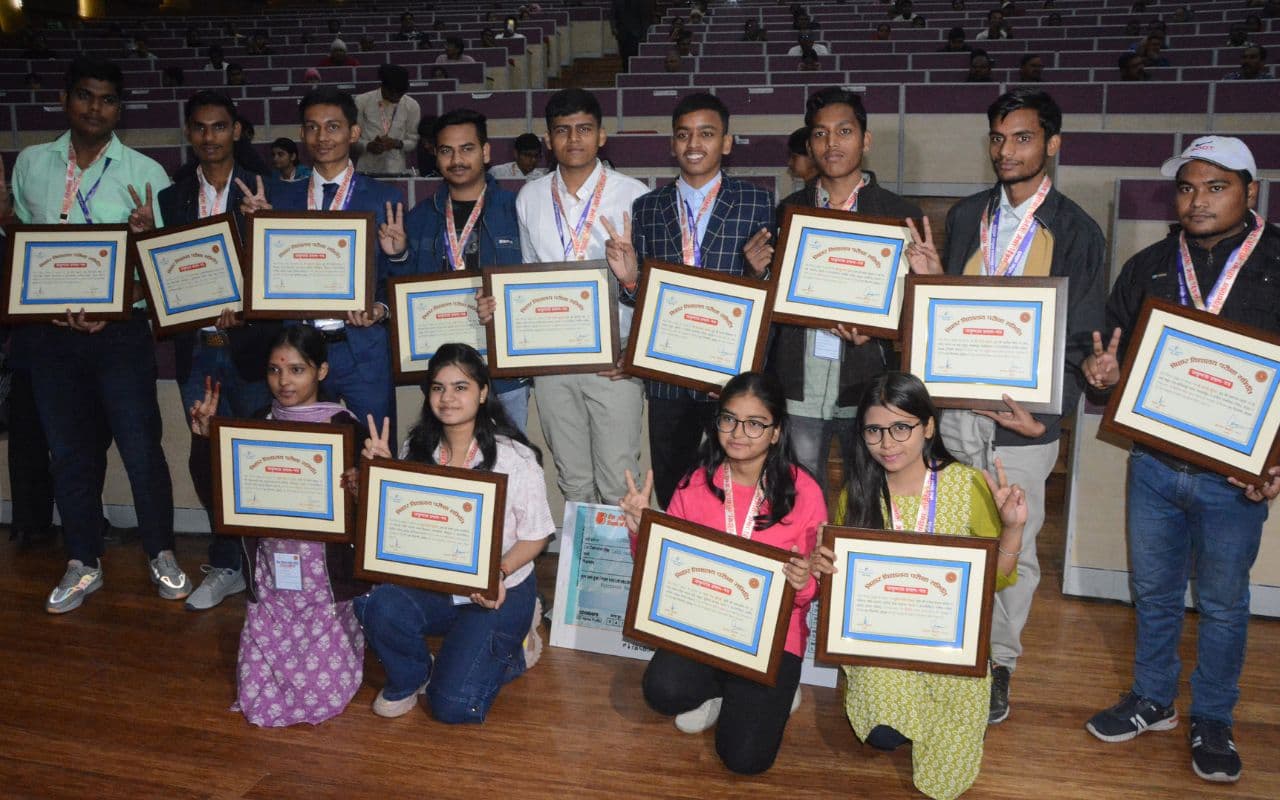 Patna News: बीएसइबी ने इंटर और मैट्रिक परीक्षा 2024 के टॉपरों को किया सम्मानित, जानें क्या बोले मेधावी छात्र