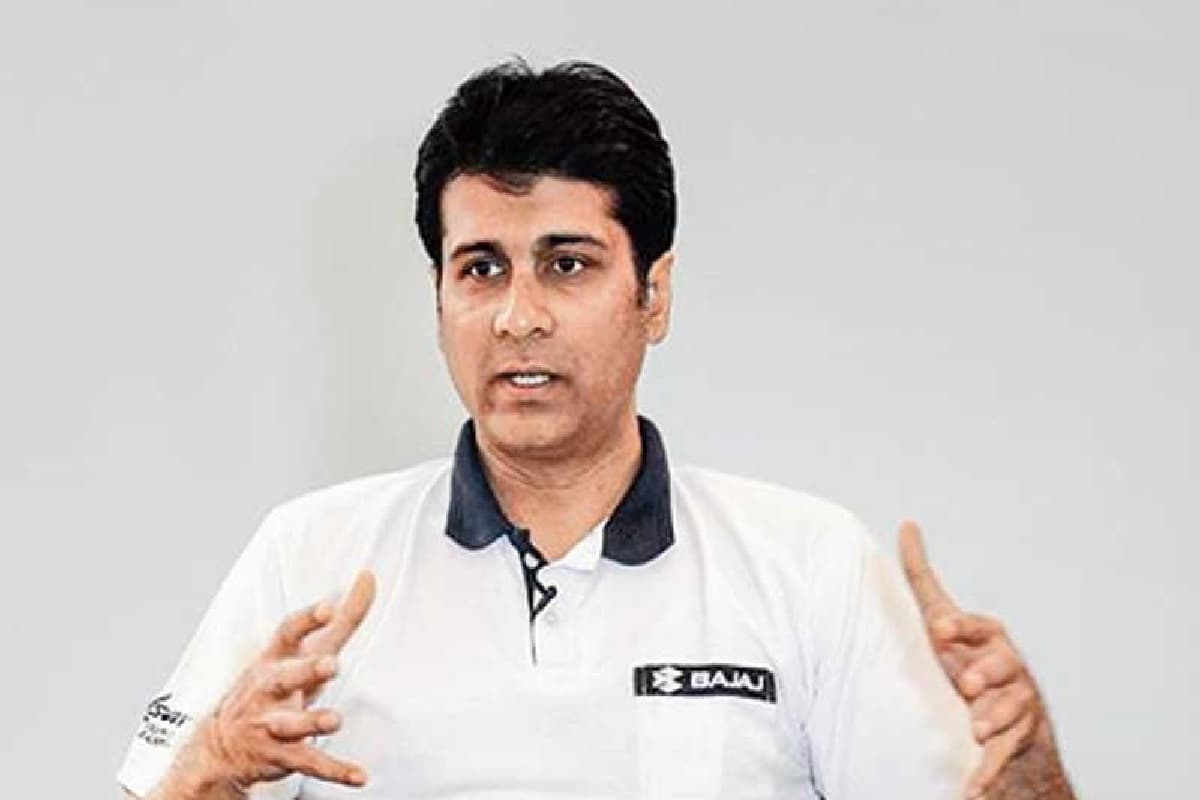 राजीव बजाज ने उठाए इलेक्ट्रिक वाहनों पर सवाल, क्या CNG है भविष्य?