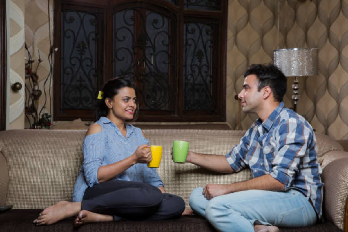 Relationship Tips: बोरिंग लाइफ से मिलेगा छुटकारा, रिश्ते में बढ़ेगा प्यार, बस इन आदतों में कर लें सुधार