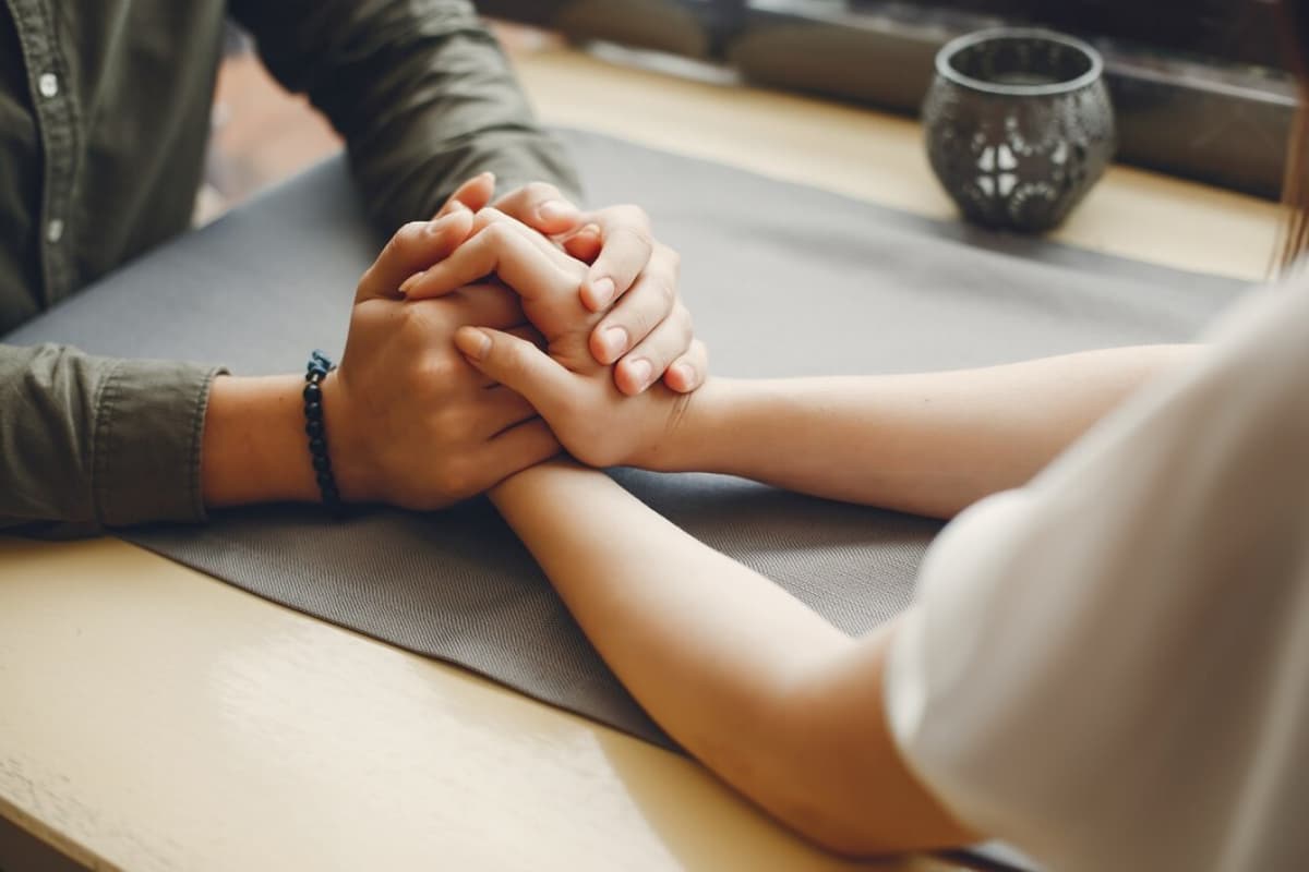 Renting Relationships: अब किराए पर मिल रहे हैं बॉयफ्रेंड और गर्लफ्रेंड, कपड़ा धुलने से लेकर खाना पकाने तक सभी चीजों में एक्सपर्ट