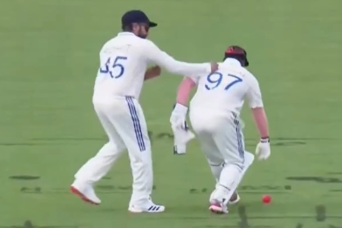 IND vs PM XI: सरफराज खान से छूटी गेंद तो रोहित शर्मा ने जड़ दिया 'पंच', देखें वीडियो