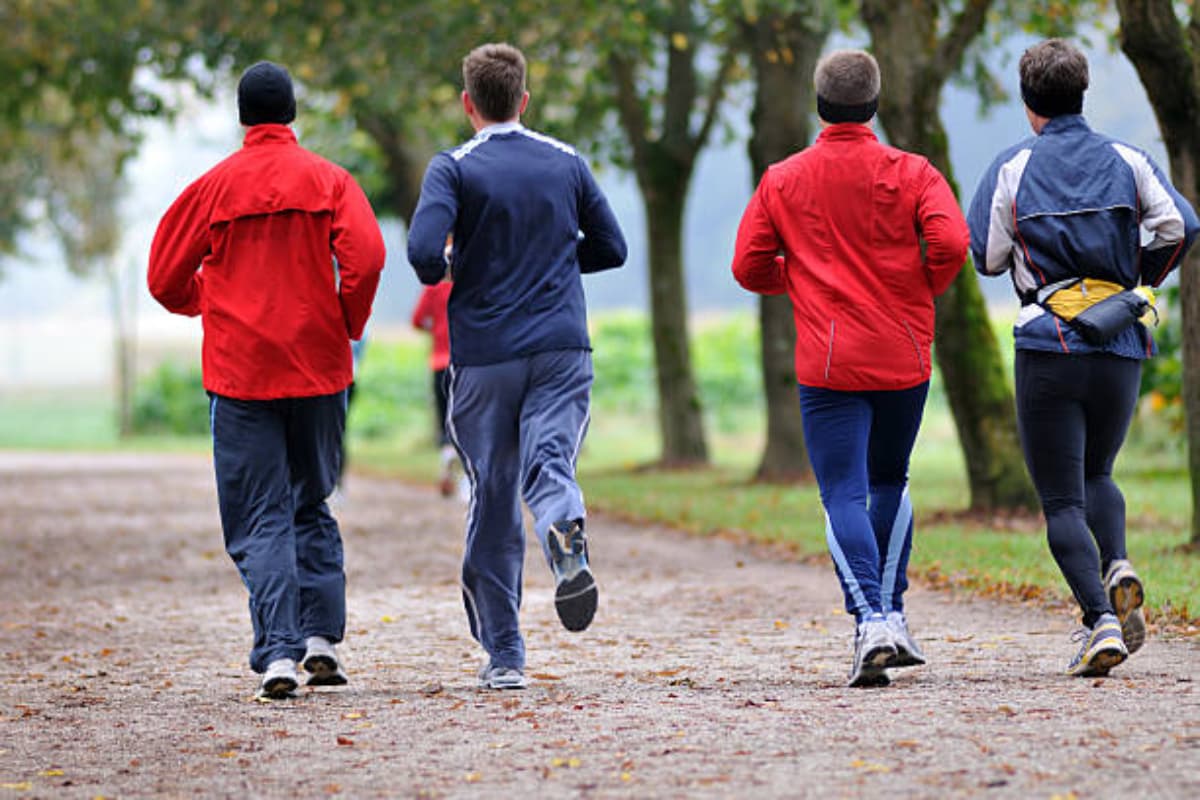 Weight Loss Tips: वेट लॉस के लिए वॉकिंग या रनिंग क्या है ज्यादा फायदेमंद, जानें