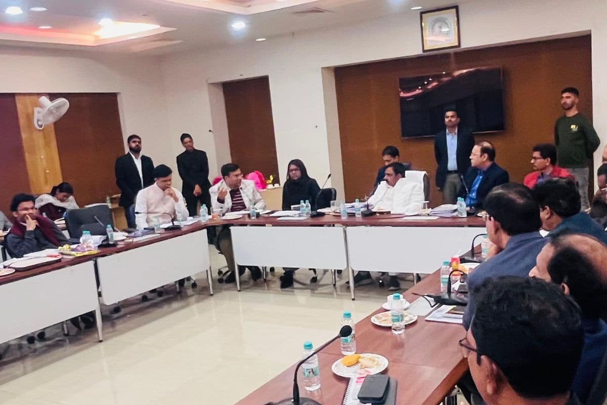 उद्योग विभाग में जल्द भरे जाएंगे खाली पद, समीक्षा कर बोले झारखंड के मंत्री संजय प्रसाद यादव