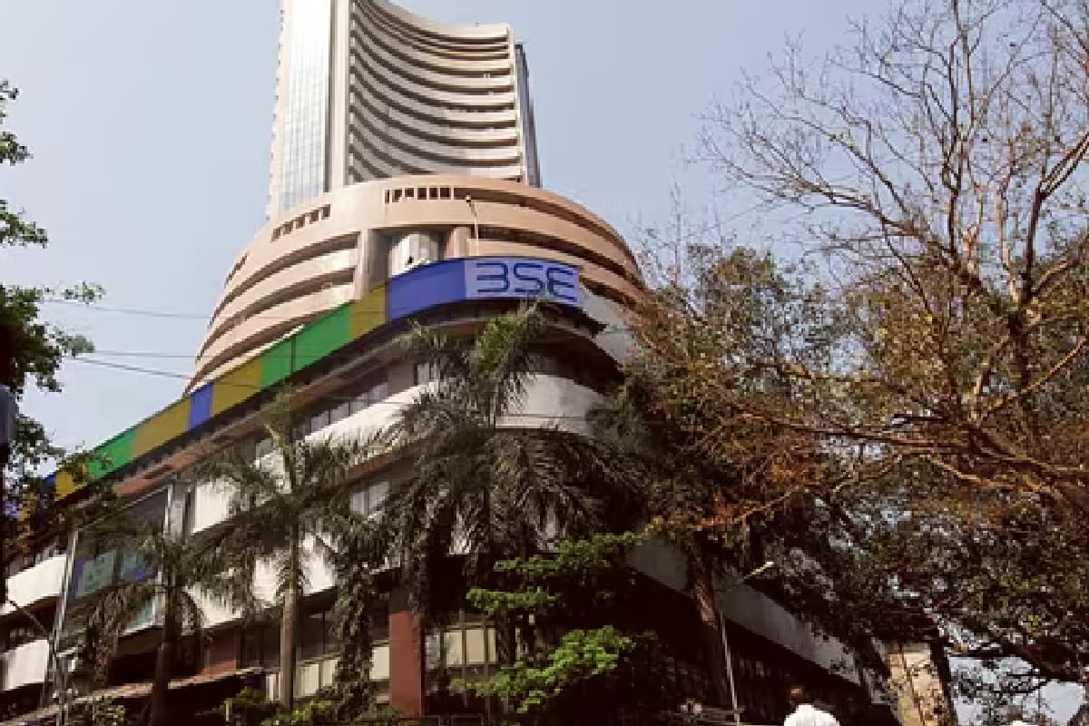 Trading Holiday 2025: 1 जनवरी को खुलेंगे बीएसई और एनएसई या रहेगी छुट्टी, जानें साल में कितने दिन बाजार रहेंगे बंद