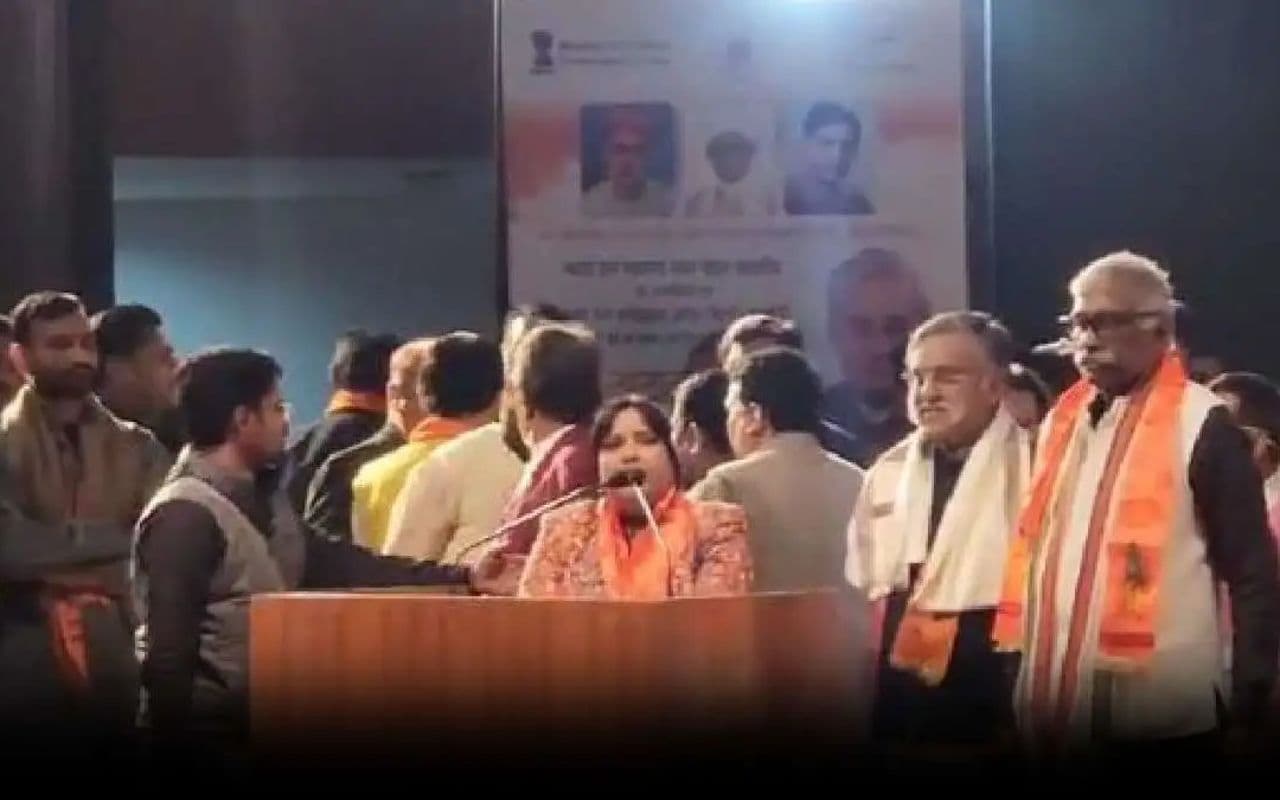 'ईश्वर-अल्लाह' पर हुए विरोध पर गायिका देवी ने किया खुलासा, बोली- नहीं मांगनी चाहिए थी माफी