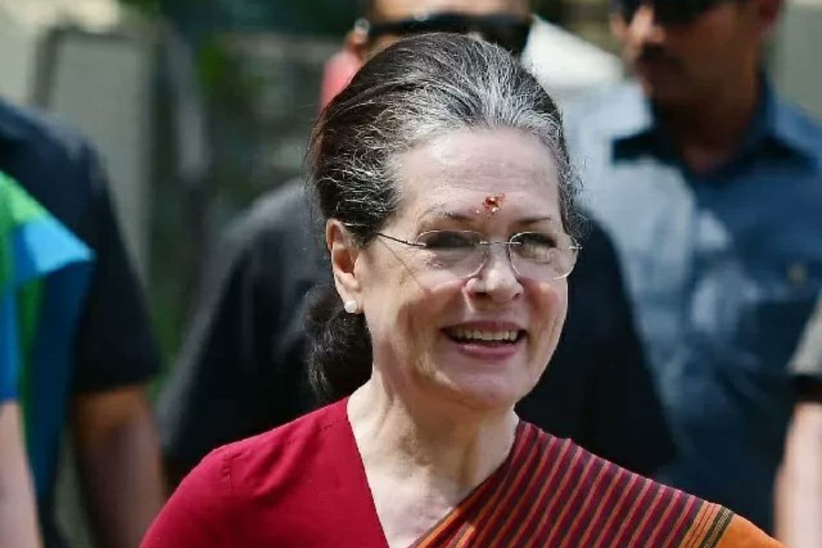सोनिया गांधी के खिलाफ FIR की मांग वाली याचिका खारिज, बिना नागरिकता वोटर बनने का था आरोप