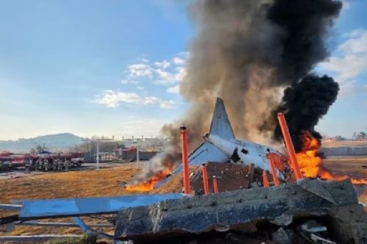 दक्षिण कोरिया में विमान हादसा: 28 की मौत, 181 यात्री थे सवार