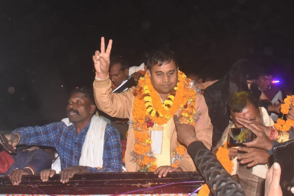 तिरहुत उपचुनाव में बंशीधर ब्रजवासी ने मचाई धूम, रोमांचक मुकाबले के बाद मिली शानदार जीत