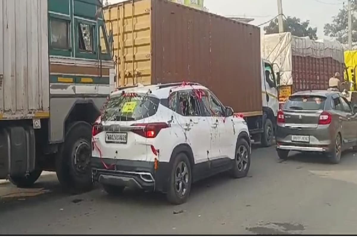 Traffic Jam: दुल्हन करती रही इंतजार, जाम में फंसा रहा दुल्हा, एक घंटे के सफर में लगे बीस घंटे