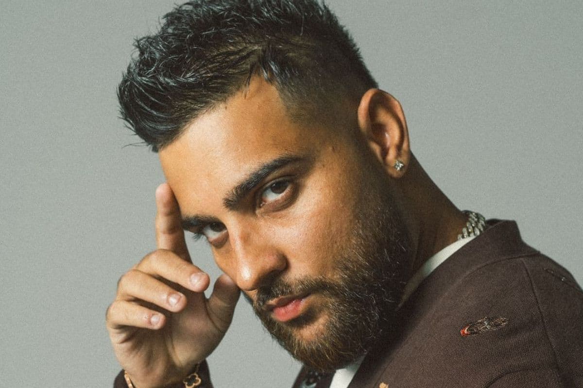 Karan Aujla: दिलजीत दोसांझ के बाद करण औजला पर लगा ड्रग्स और शराब को प्रमोट करने का आरोप, दर्ज हुई शिकायत