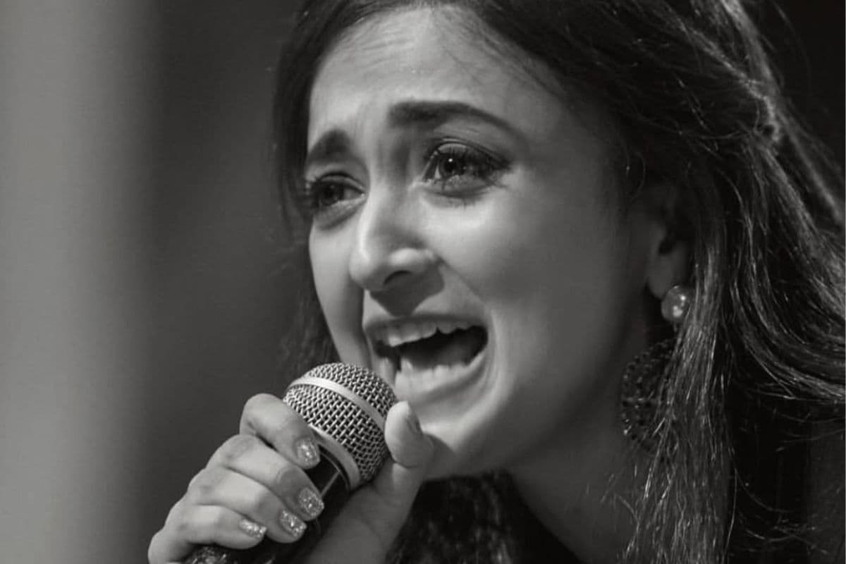 Monali Thakur: वाराणसी कॉन्सर्ट में परफॉर्मेंस को बीच में छोड़कर क्यों गईं मोनाली ठाकुर, देखें VIDEO