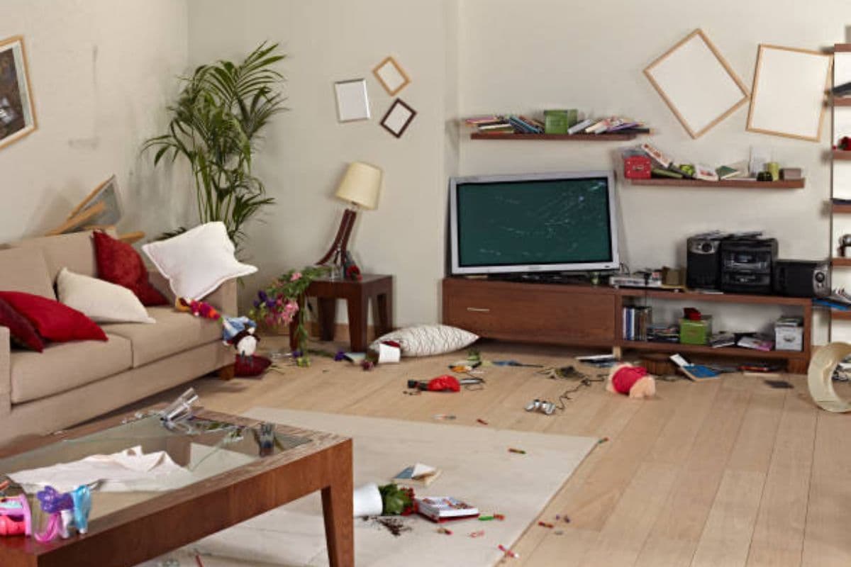 Vastu Tips: नए साल से पहले घर से फेंक दें ये चीजें, जीवन में बनी रहेगी सुख-समृद्धि