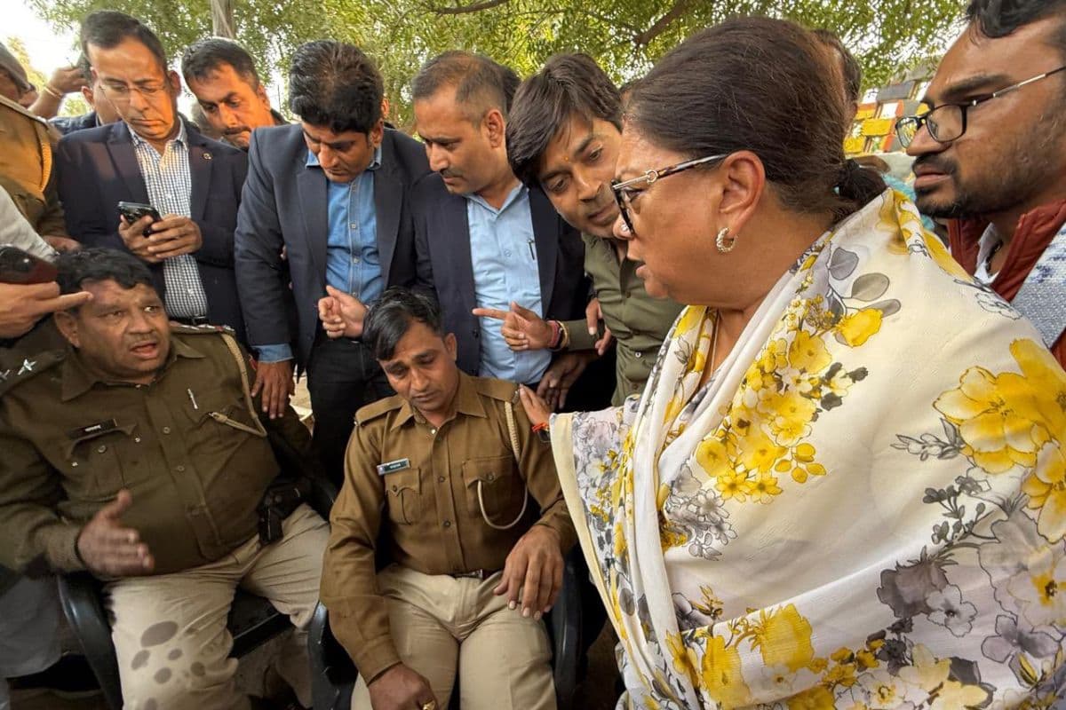 Vasundhara Raje के काफिले में बड़ा हादसा, वाहन पलटने से 4 पुलिसकर्मी घायल, देखें VIDEO