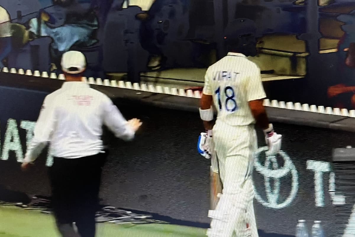 India vs Australia: बल्लेबाजी के लिए क्रीज पर आए विराट कोहली को अंपायर ने भेजा वापस, जानें क्यों