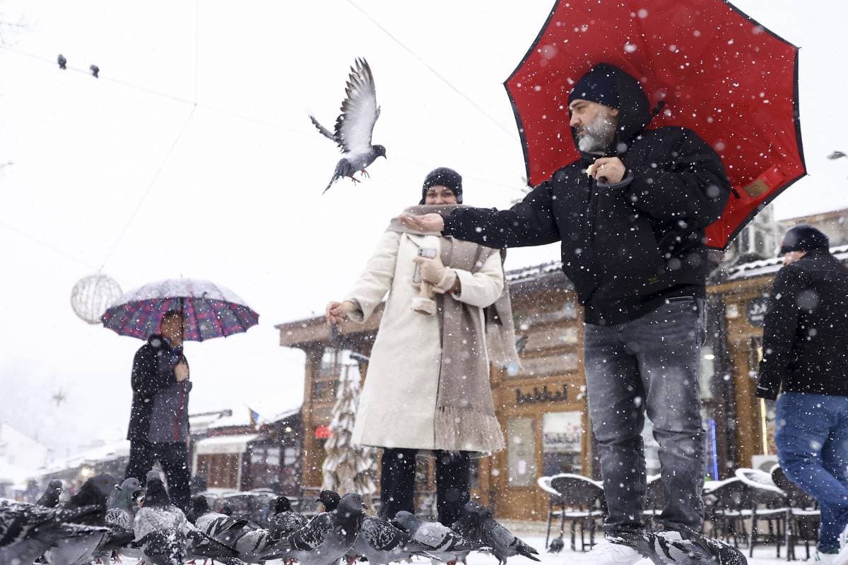 Weather Alert : नये साल में पहाड़ों पर घूमने जाने से पहले जान लें मौसम का हाल, कहीं फंस न जाएं आप