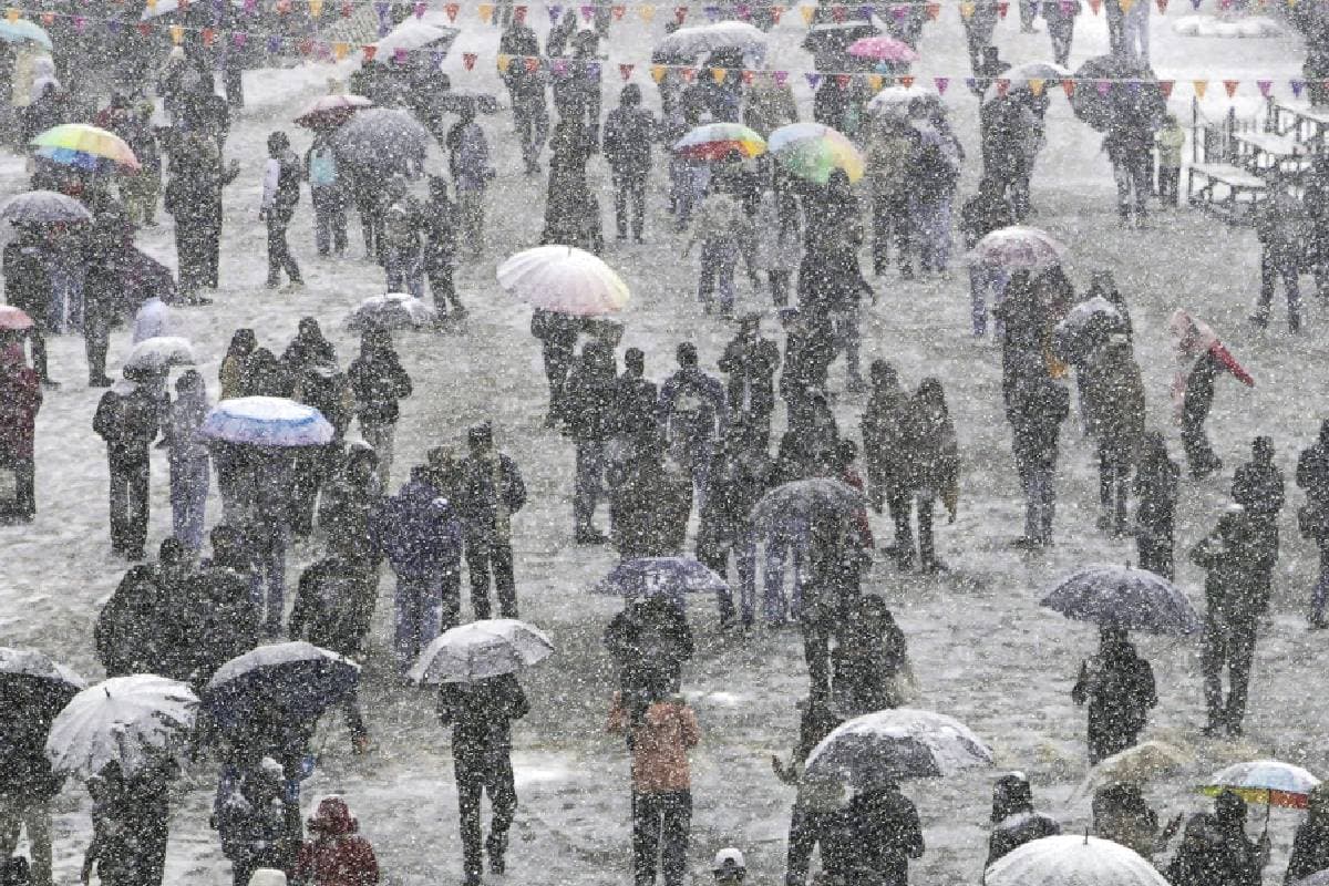 बिगड़ने वाला है मौसम, पहाड़ों पर होगी बर्फबारी, मैदानी राज्यों में बारिश