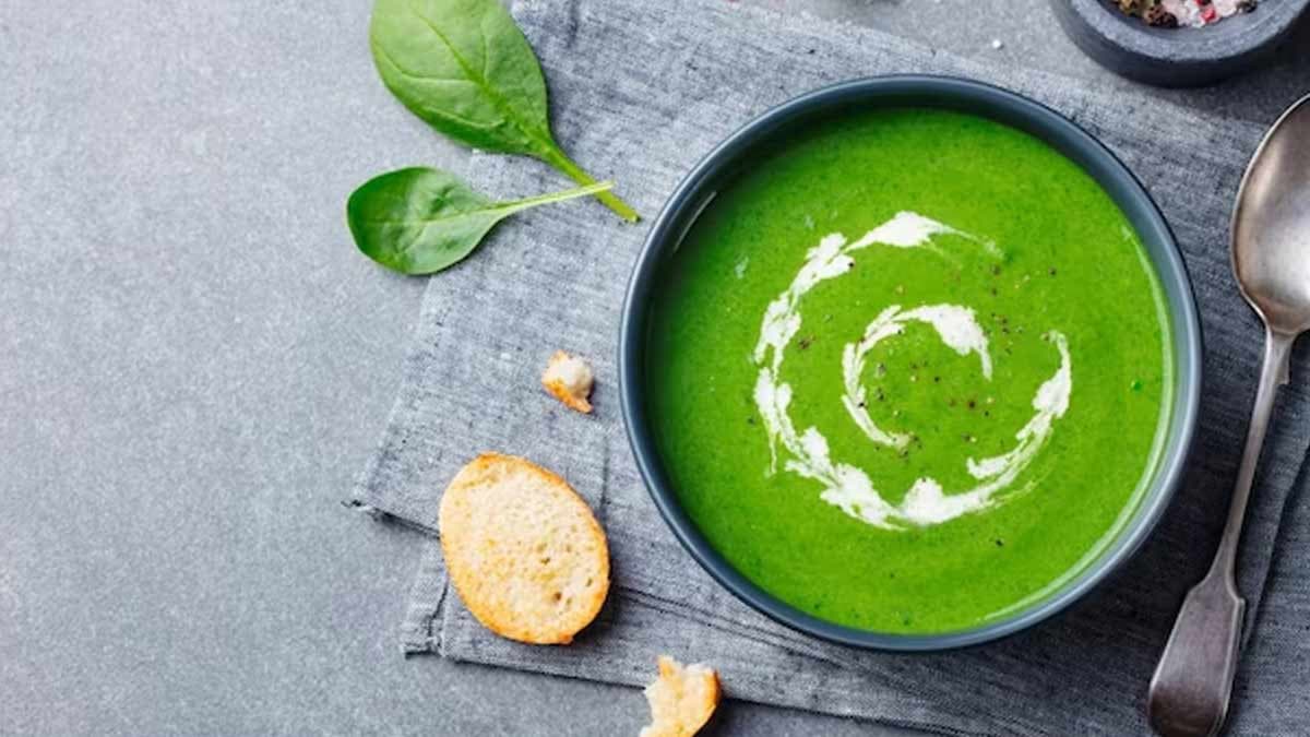 Weight Loss Recipe: वजन को करें कम हेल्थि वेट लॉस पालक सूप के साथ, जानें विधि