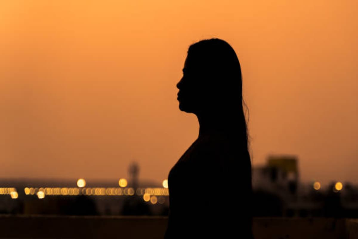 Women Hair: रात में खुले बालों में न रहे महिलाएं, जानें वजह